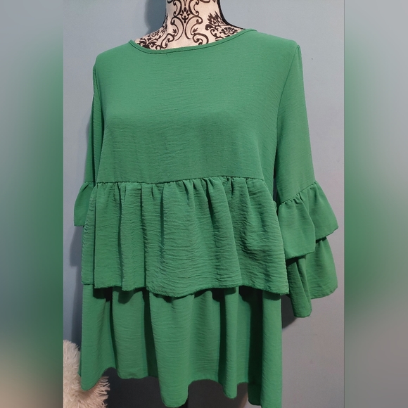 Green Ruffled Layer Top size Large - Picture 2 of 5